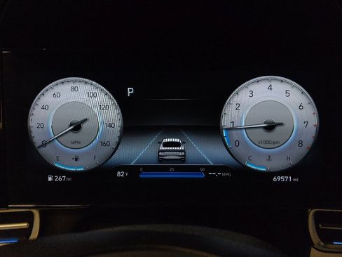 Used 2021 Hyundai Elantra Limited w/ Preferred Accessory Package FWD image 23