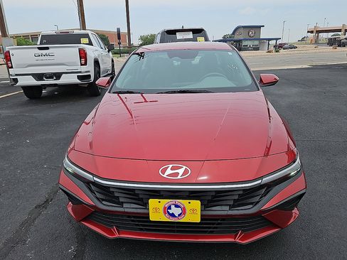 Used 2024 Hyundai Elantra SEL FWD image 8