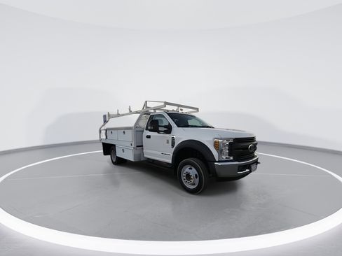 Used 2019 Ford F550 2D Standard Cab XL DRW image 2