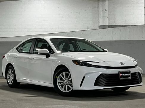 New 2026 Toyota Camry LE w/ Convenience Package FWD image 1