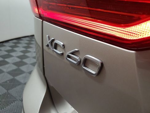 Used 2024 Volvo XC60 B5 Core w/ Protection Package Premier AWD/4WD image 10