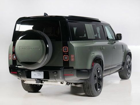 New 2026 Land Rover Defender 130 X-Dynamic SE image 2