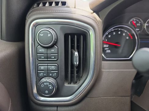 Used 2019 Chevrolet Silverado 1500 LT Trail Boss AWD/4WD image 15