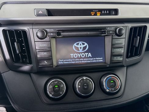 Used 2017 Toyota RAV4 LE image 18