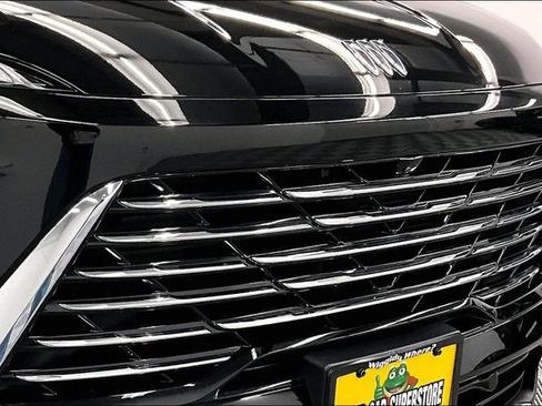 Used 2025 Buick Enclave Preferred w/ Power Package image 30