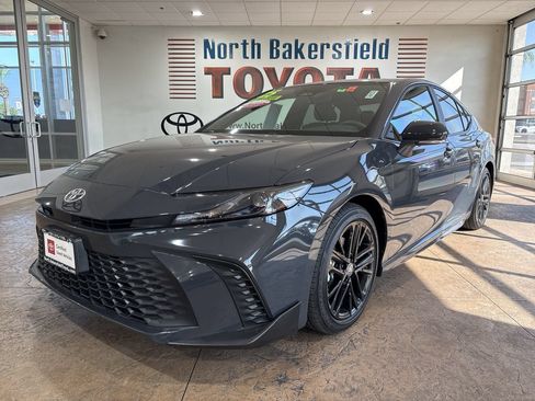 Used 2025 Toyota Camry SE w/ Convenience Package FWD image 6