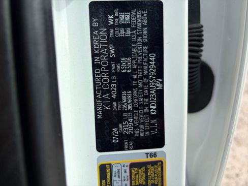 Used 2025 Kia Soul LX w/ LX Technology Package FWD image 27
