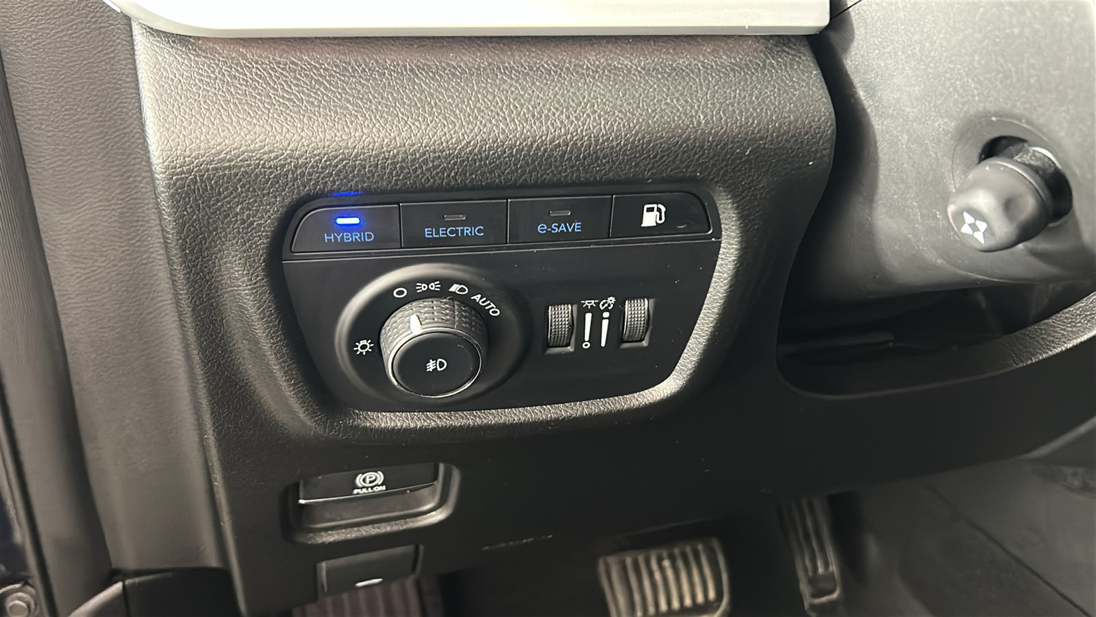 Used 2023 Jeep Grand Cherokee Trailhawk w/ Luxury Tech Group III AWD/4WD image 25