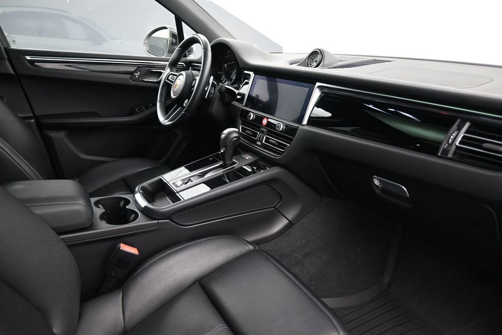 Certified 2024 Porsche Macan Turbo AWD/4WD image 14