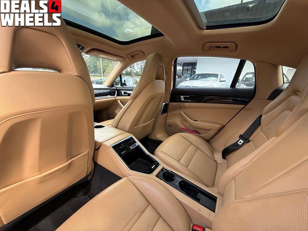 Used 2018 Porsche Panamera RWD image 33