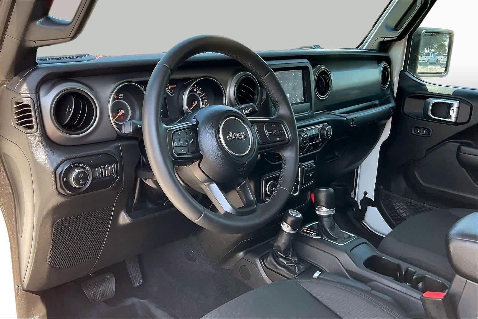 Used 2022 Jeep Gladiator Sport AWD/4WD image 16