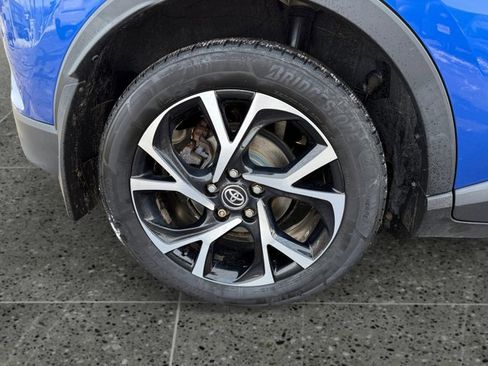 Used 2018 Toyota C-HR XLE image 10