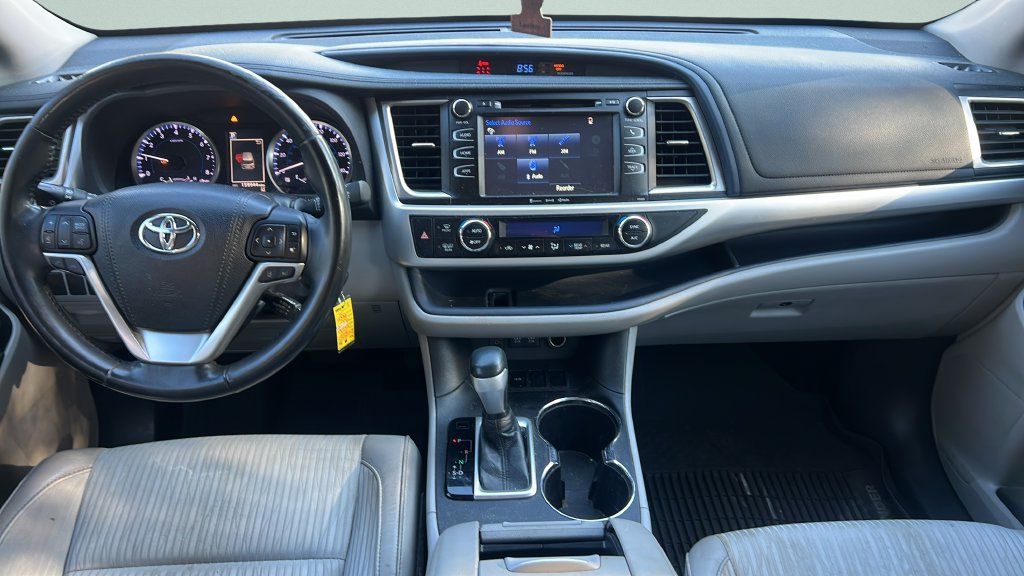Used 2017 Toyota Highlander Plus FWD image 13