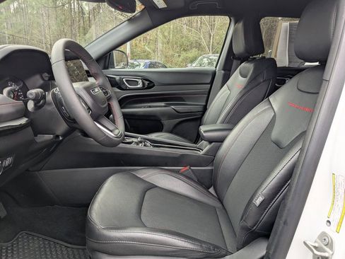 Used 2024 Jeep Compass Trailhawk image 20