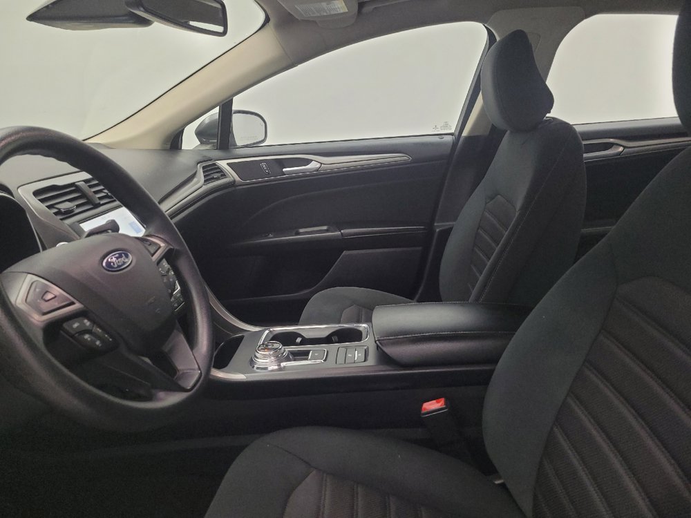 Used 2020 Ford Fusion SE FWD image 17