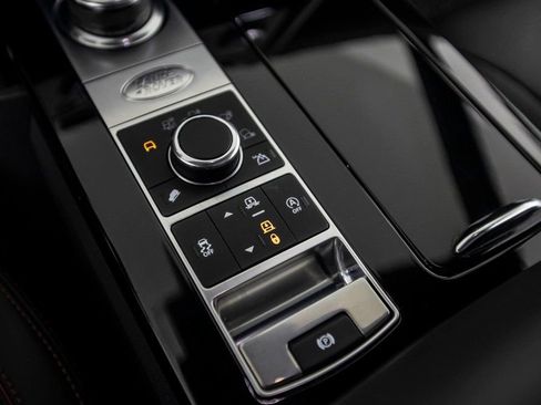 Used 2020 Land Rover Discovery HSE image 27