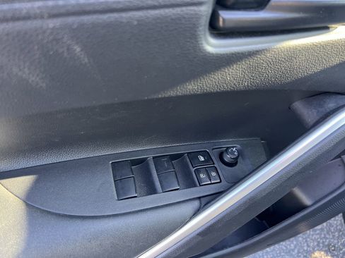 Used 2024 Toyota Corolla Cross SE image 15