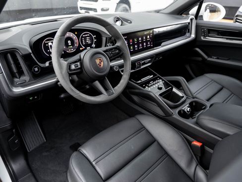 Certified 2025 Porsche Cayenne E-Hybrid Coupe image 4