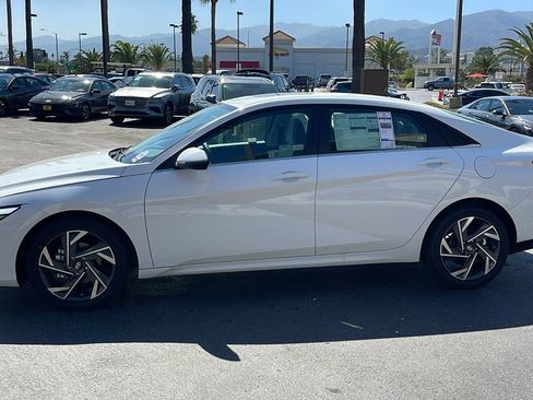 New 2025 Hyundai Elantra Limited image 12