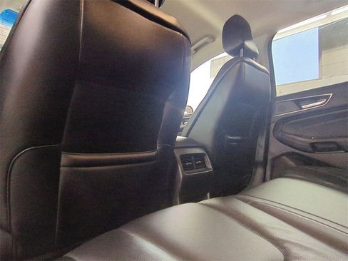 Used 2020 Ford Edge Titanium image 25