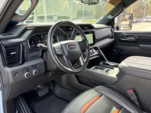Used 2025 GMC Sierra 2500 AT4 w/ AT4 Premium Plus Package image 6