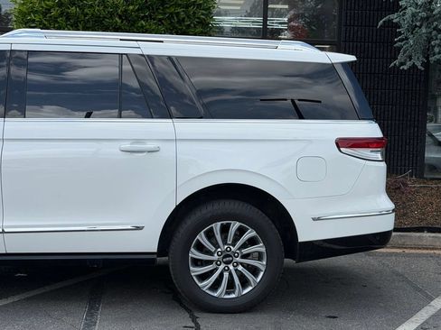 Used 2024 Lincoln Navigator L 4WD image 11