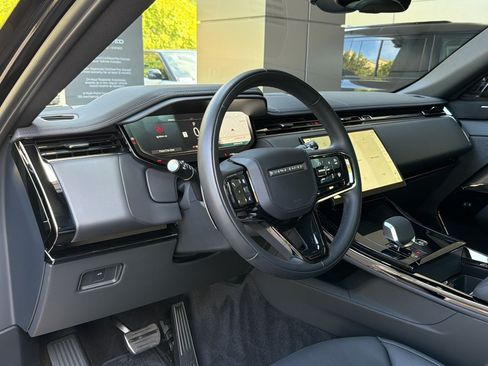 Used 2025 Land Rover Range Rover Sport Dynamic SE AWD/4WD image 4