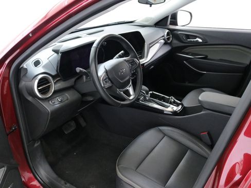 Used 2024 Chevrolet Trax ACTIV w/ Driver Confidence Package image 22