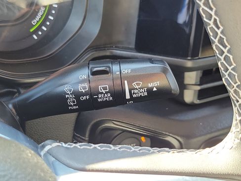 Used 2025 Jeep Wrangler Unlimited Sahara image 14