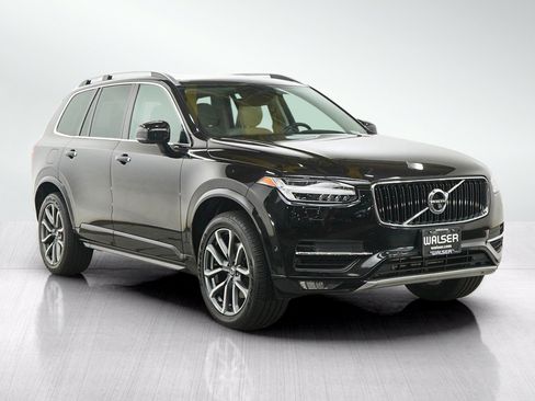 Used 2017 Volvo XC90 T6 Momentum w/ Vision Package AWD/4WD image 7