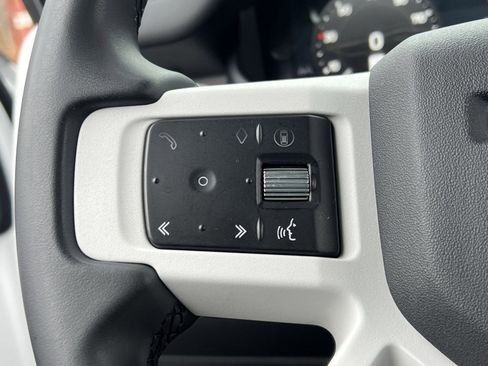 Used 2025 Land Rover Defender 110 S image 28