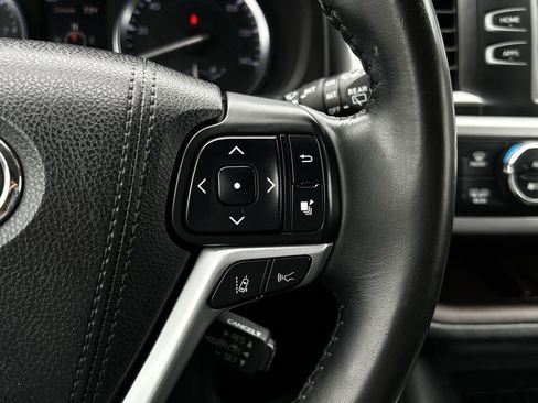 Used 2017 Toyota Highlander XLE FWD image 16