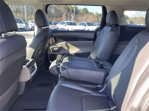 New 2026 Kia Carnival image 24
