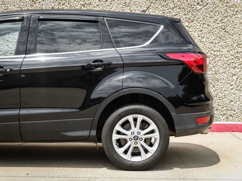 Used 2019 Ford Escape SE image 10