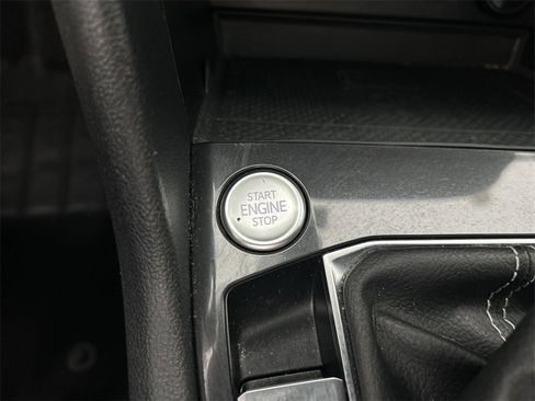 Certified 2022 Volkswagen Tiguan SE image 30