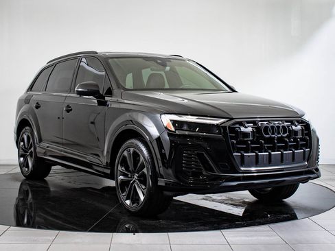 Certified 2025 Audi Q7 3.0T Premium Plus image 5