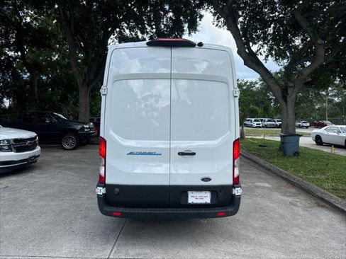 Used 2022 Ford E-Transit 148 High Roof Extended RWD image 8
