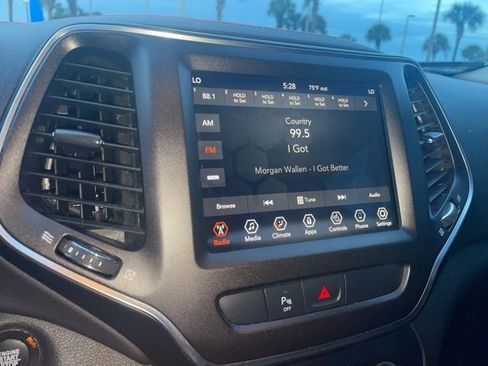 Used 2019 Jeep Cherokee Trailhawk image 13