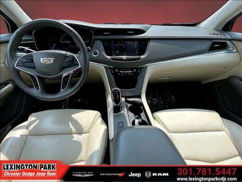 Used 2018 Cadillac XT5 Premium Luxury FWD image 7