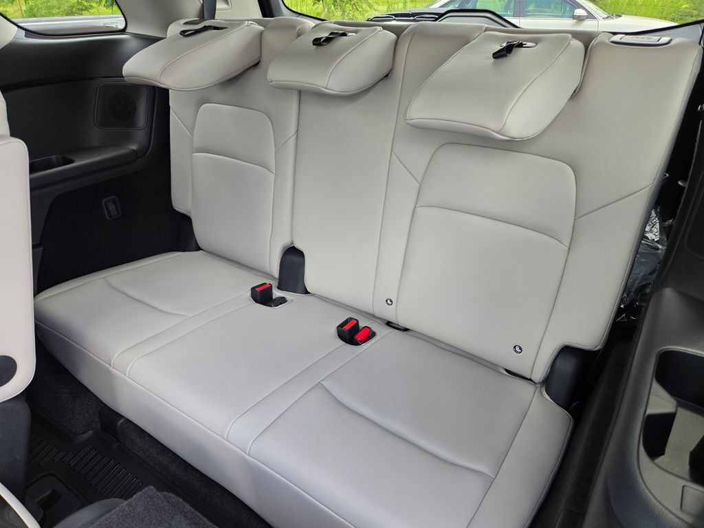 New 2026 Nissan Pathfinder Platinum FWD image 10