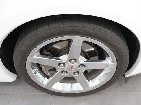 Used 2007 Chevrolet Corvette Convertible w/ Preferred Equipment Group RWD image 3