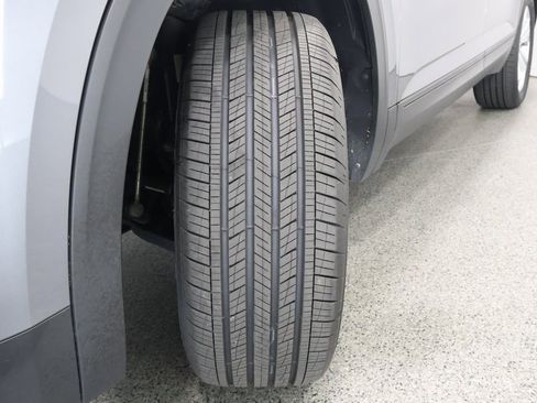 Certified 2022 Volkswagen Atlas SE image 4