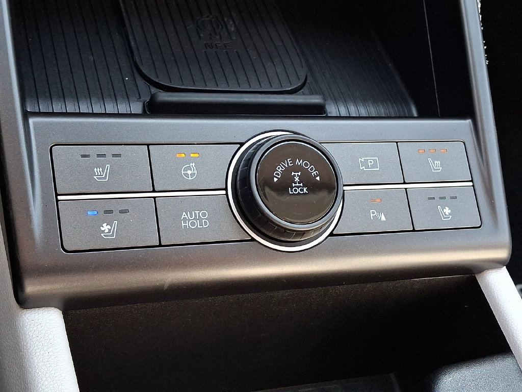 Used 2024 Hyundai Kona Limited AWD/4WD image 26