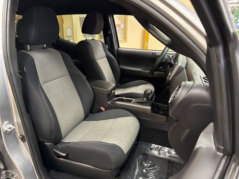 Used 2023 Toyota Tacoma TRD Sport image 27