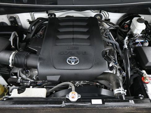 Used 2020 Toyota Tundra SR5 w/ SR5 Upgrade Package AWD/4WD image 17