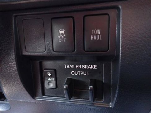 Used 2019 Toyota Tundra SR5 w/ SR5 Upgrade Package AWD/4WD image 18