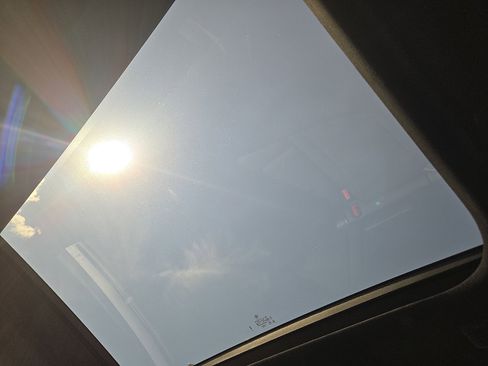 Used 2025 BMW M5 w/ Executive Package image 15