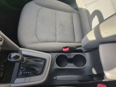 Used 2017 Hyundai Elantra SE w/ Cargo Package image 6