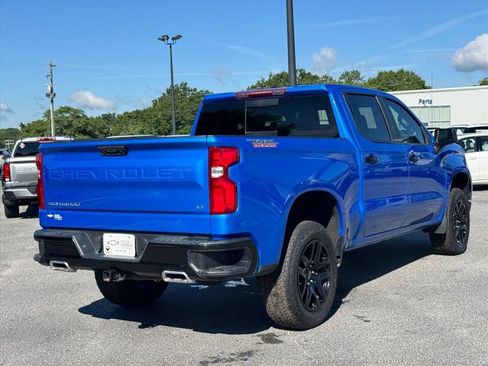 Used 2025 Chevrolet Silverado 1500 LT Trail Boss w/ Convenience Package II AWD/4WD image 3