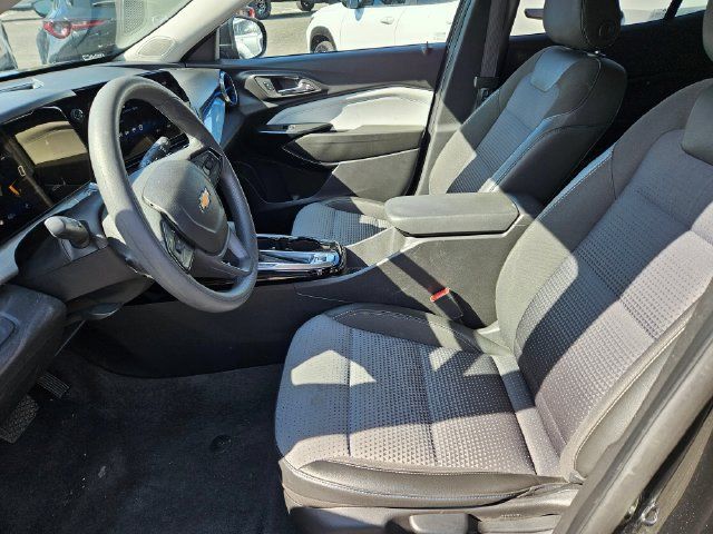 Used 2025 Chevrolet Trax LT FWD image 8